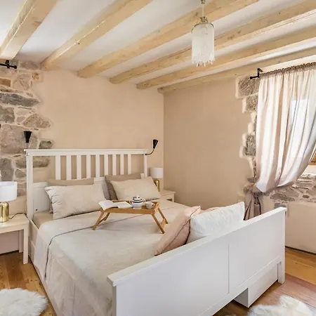 Hotel Holiday Vintage 4*